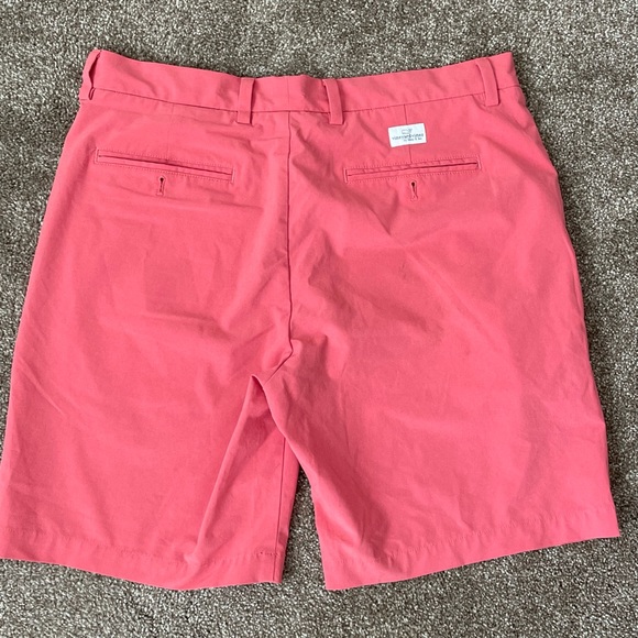 Vineyard Vines Performance Shorts Size:32 - Picture 2 of 2